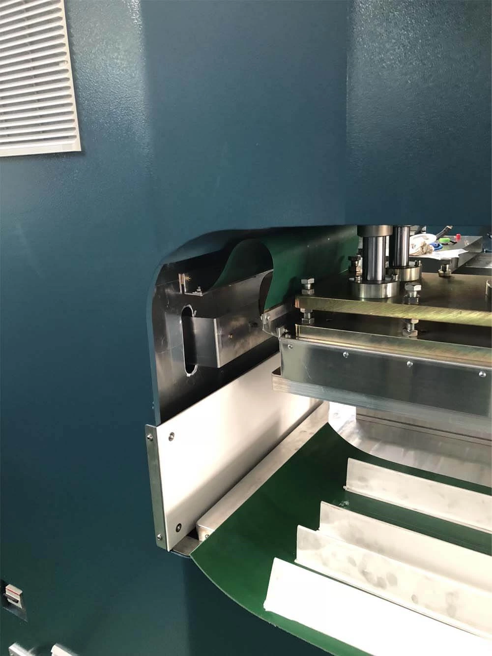 QA-2000 Hochfrequenz-Schweißgerät für PVC-PU-Gurtstollen, V-Führung, Seitenwand