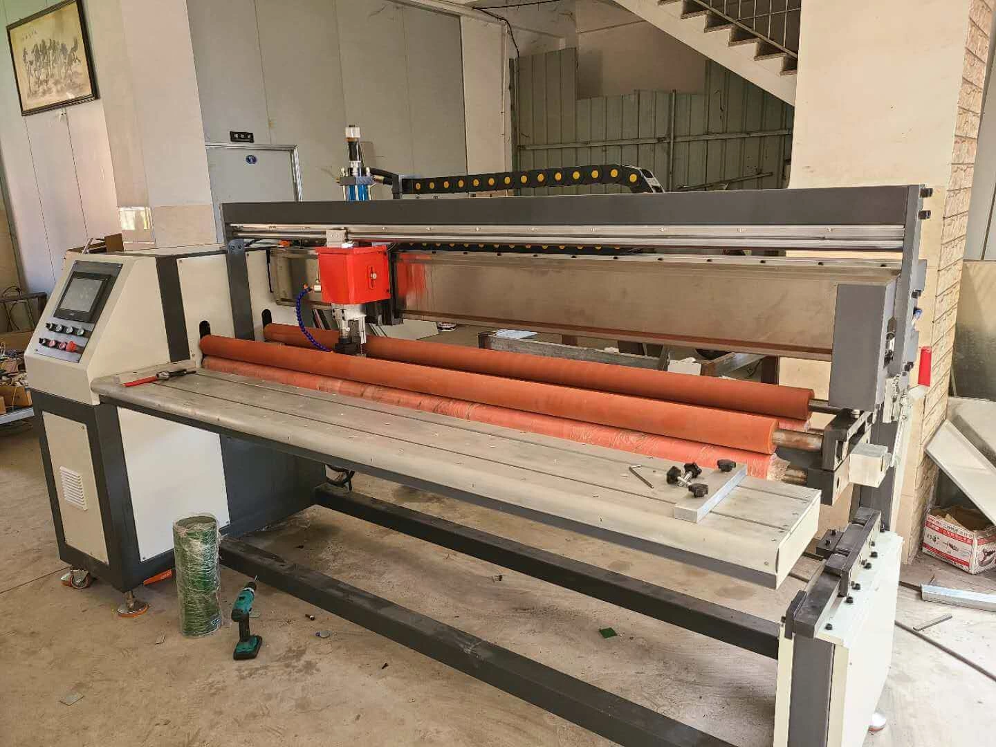 2000 mm breite Stanzmaschine für PVC-PU-Gürtel, runde, quadratische, ovale Löcher