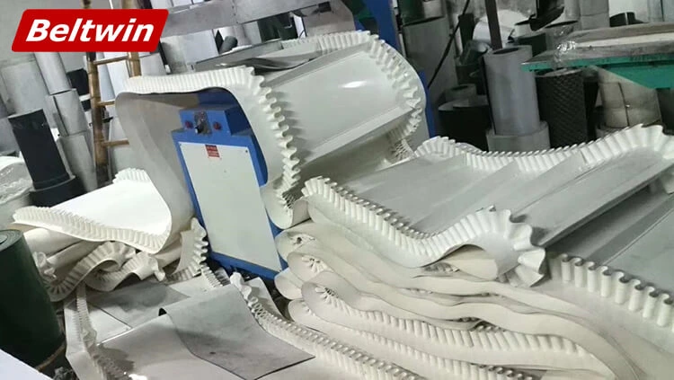 QA-2000 Hochfrequenz-Schweißgerät für PVC-PU-Gurtstollen, V-Führung, Seitenwand