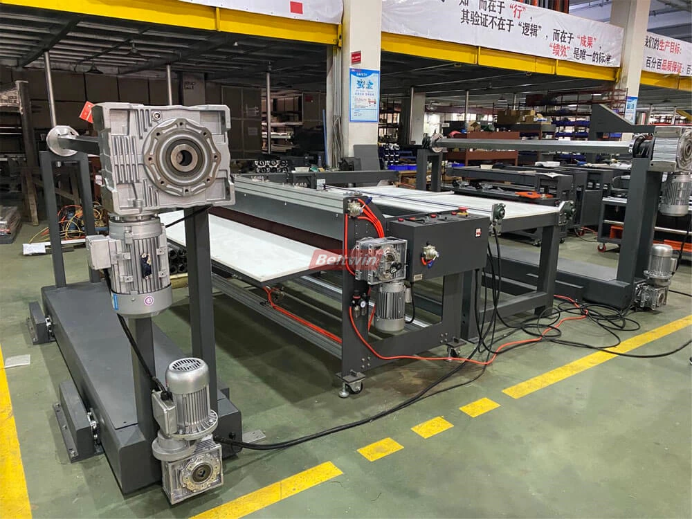 Conveyor Belt Slitter mit Wickler & Rewinder und Arbeitstisch (Europäische Version)