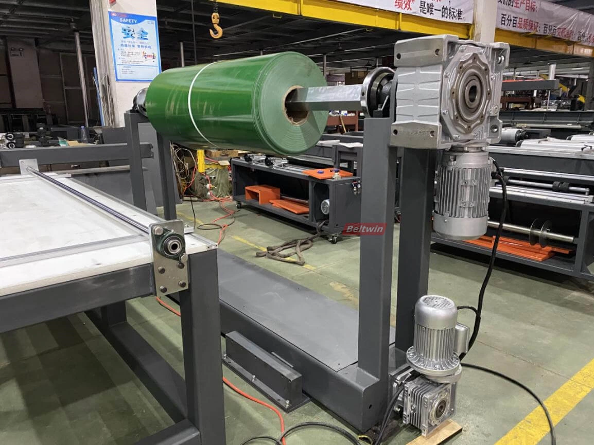 Conveyor Belt Slitter mit Wickler & Rewinder und Arbeitstisch (Europäische Version)