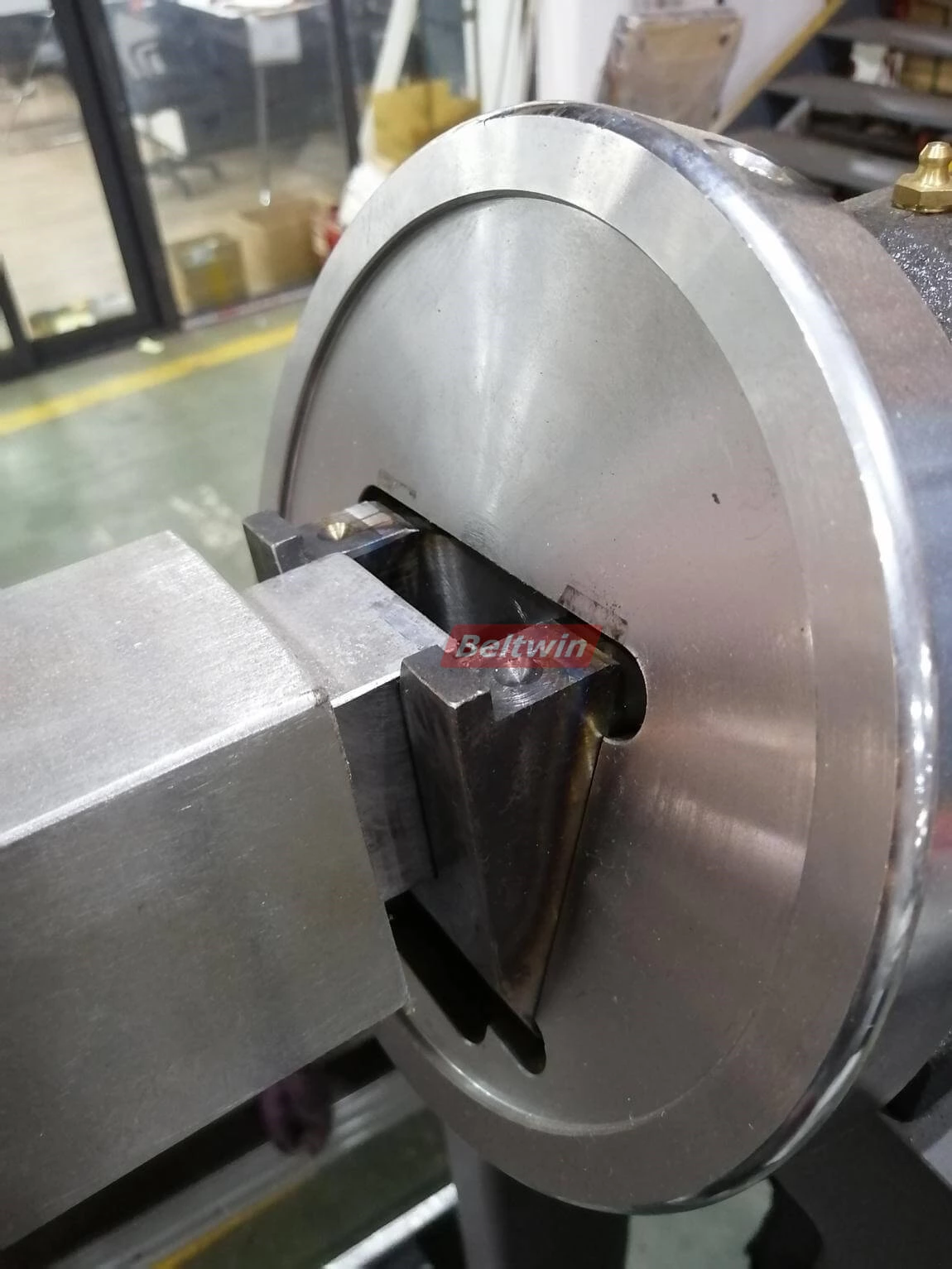 Conveyor Belt Slitter mit Wickler & Rewinder und Arbeitstisch (Europäische Version)