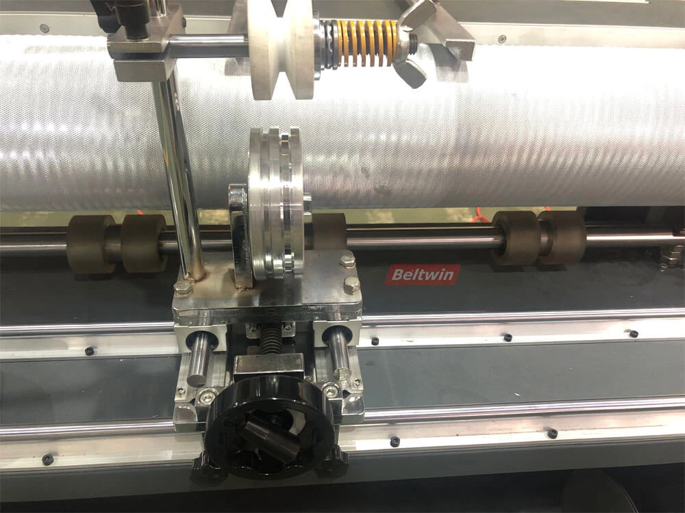 Führungsschweißmaschine für PVC-PU-Förderbänder QB1000