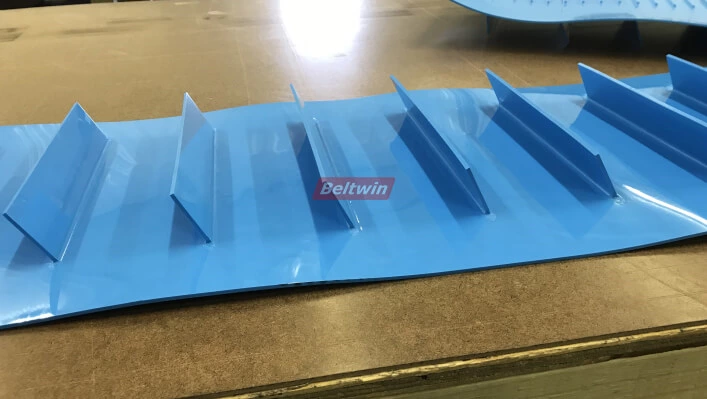 QA-1000 Hochfrequenz-Bandschweißmaschine für Band-V-Führung/Stollen/Seitenwand