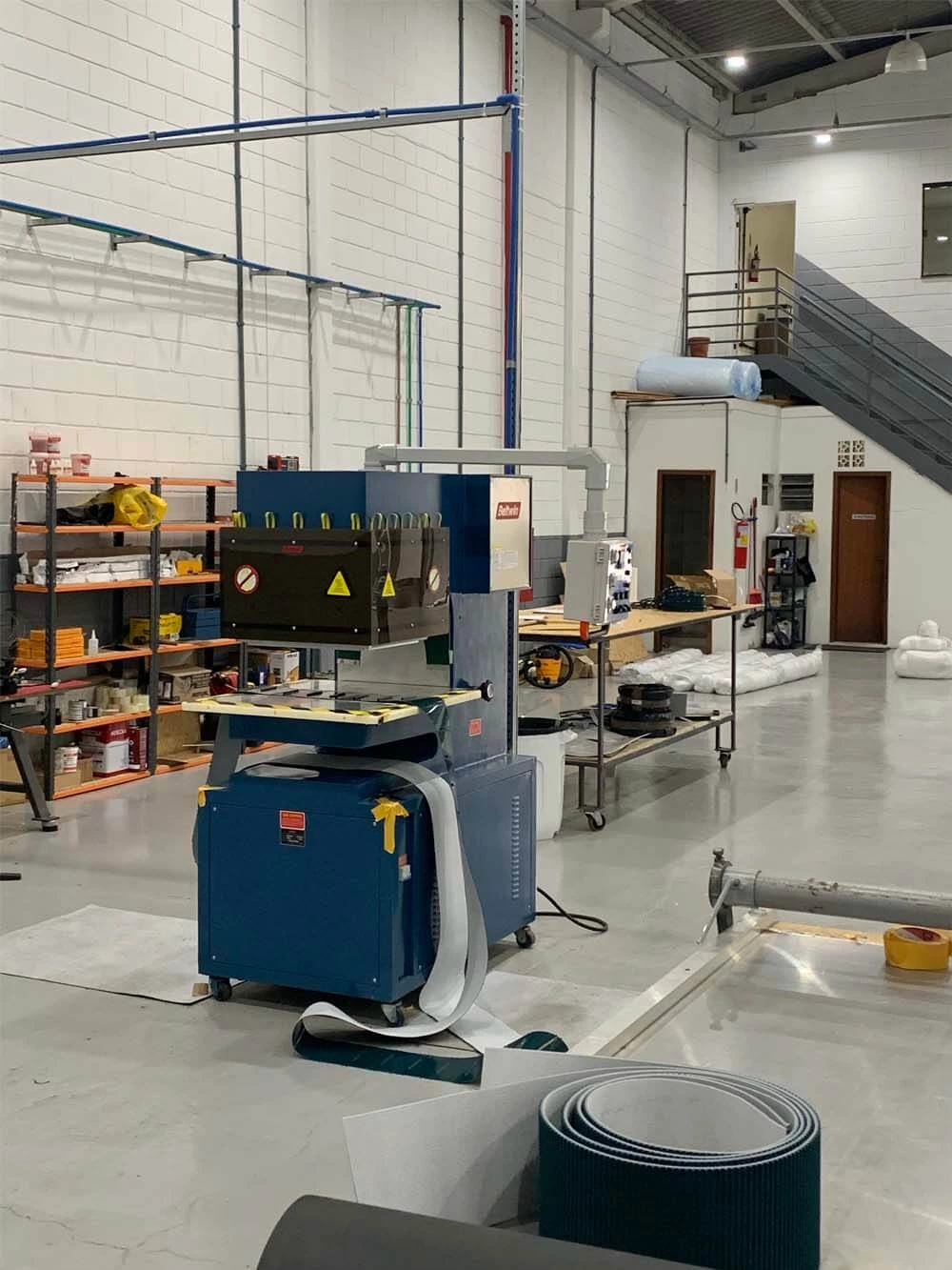 QA-1000 Hochfrequenz-Bandschweißmaschine für Band-V-Führung/Stollen/Seitenwand