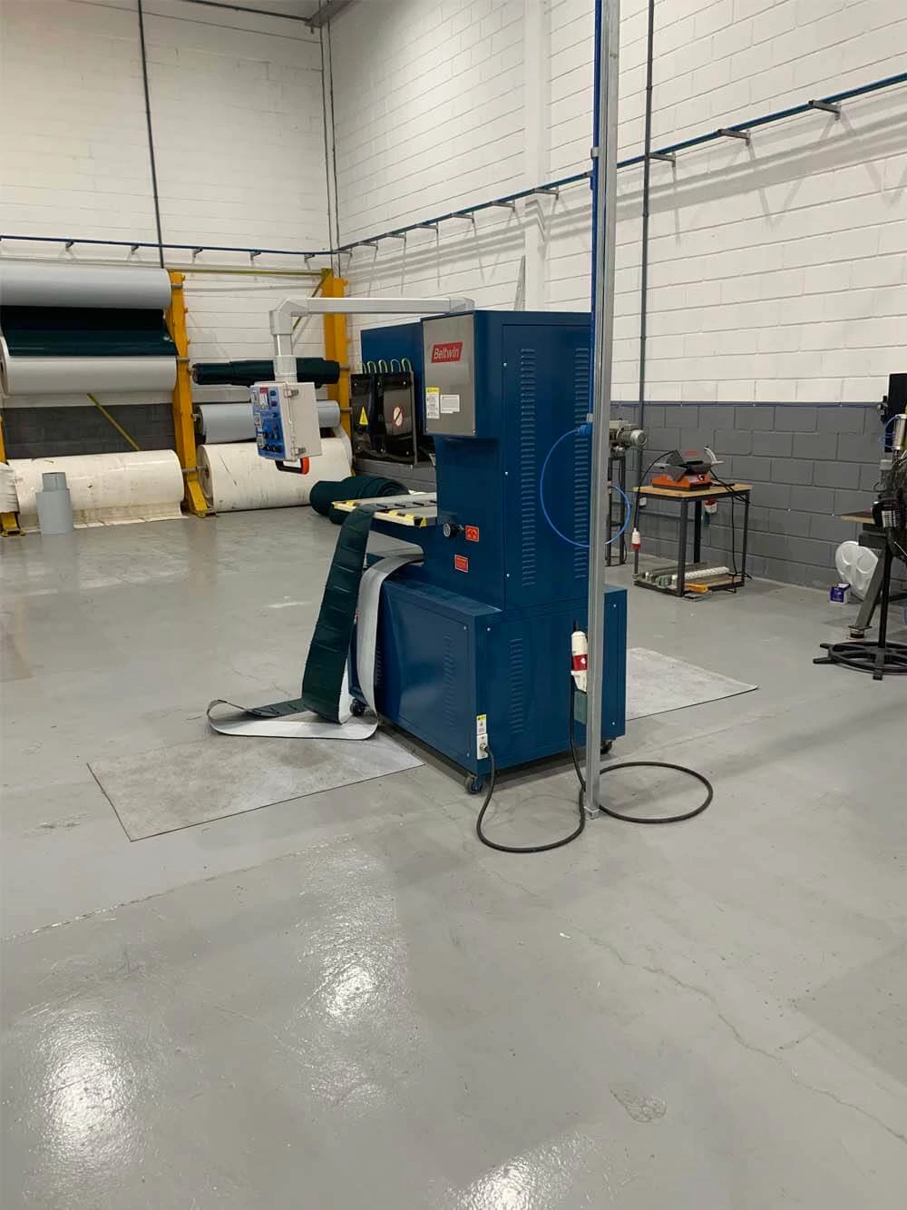 QA-1000 Hochfrequenz-Bandschweißmaschine für Band-V-Führung/Stollen/Seitenwand