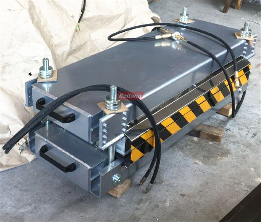 Rahmenvulkanisator für 900 mm Bandbreite (DSLQ-S 1943) Lieferung nach Mexiko