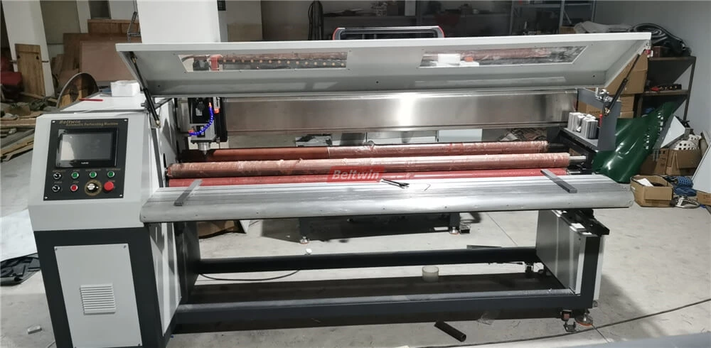 2000mm Automatische Perforiermaschine mit Schutzabdeckung