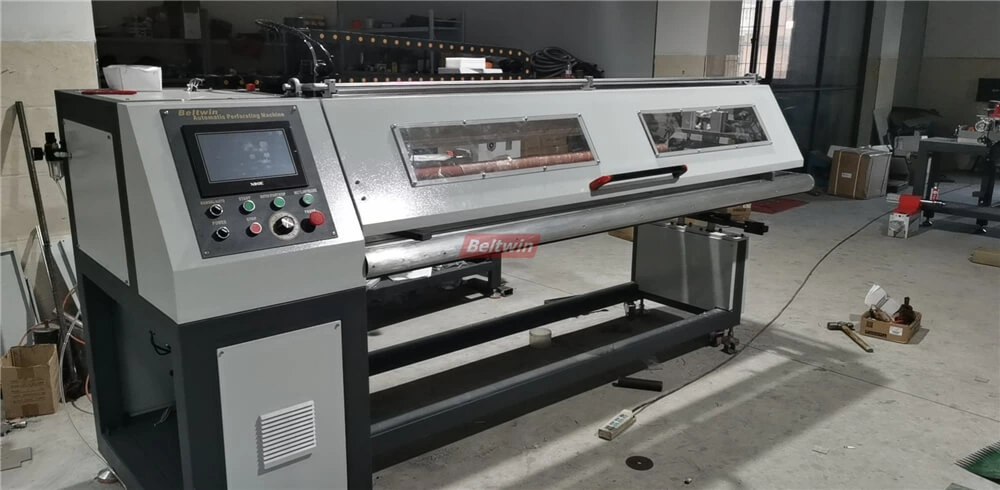 2000mm Automatische Perforiermaschine mit Schutzabdeckung