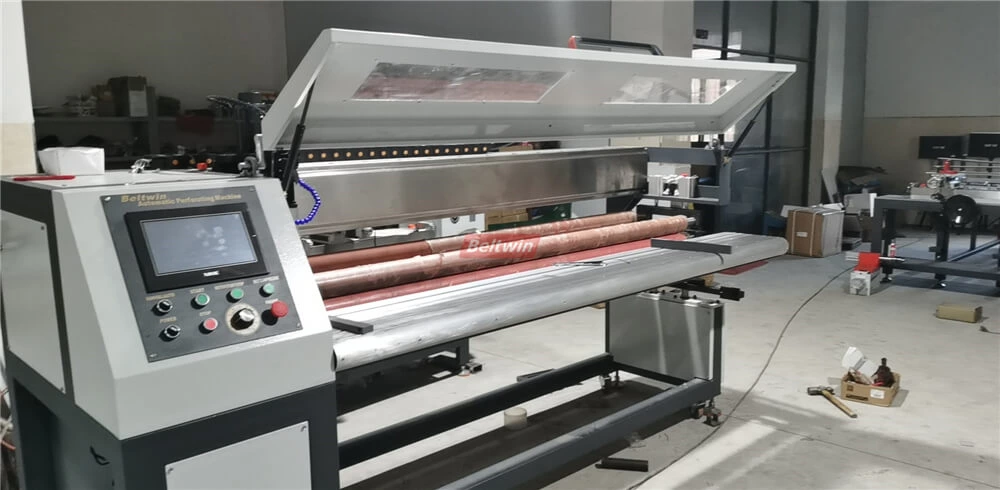 2000mm Automatische Perforiermaschine mit Schutzabdeckung