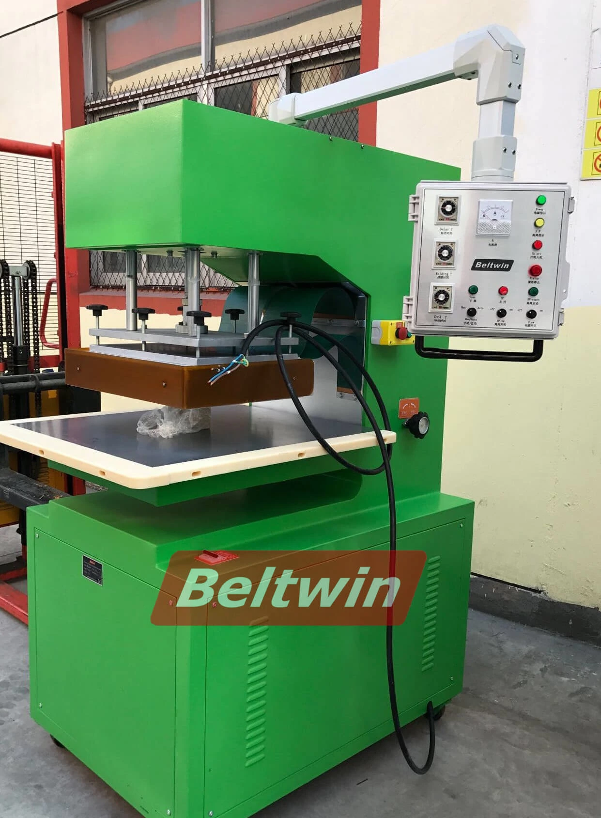 HF-Schweißmaschinenverpackung nach Russland