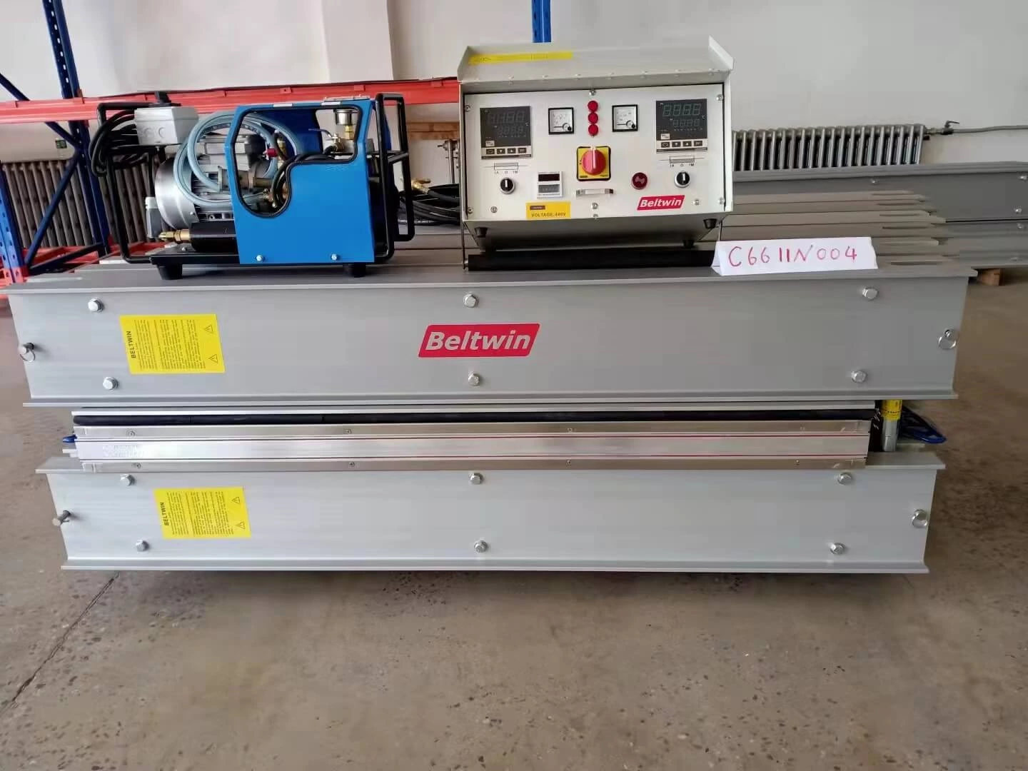 2 Sätze Vulkanisator Lieferbild – 1200 mm Breite mit Heizplattengröße 690 * 1380 mm und 1400 mm Breite mit 1220 * 1600 mm