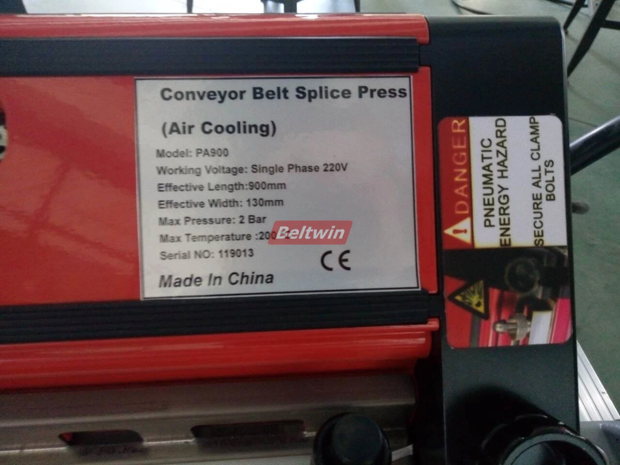 Lieferung Manueller Fingerlocher an den Kunden