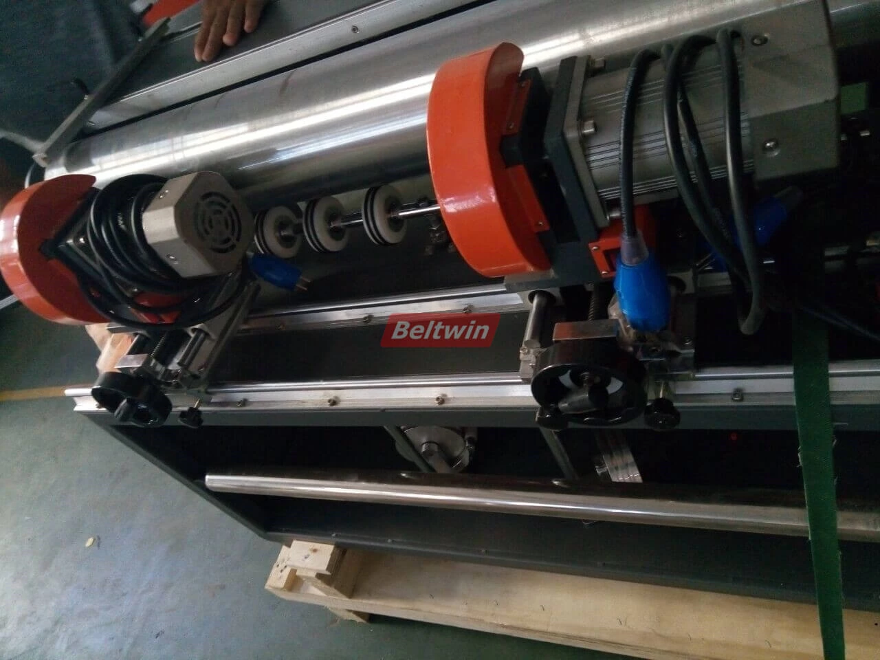 Lieferung Manueller Fingerlocher an den Kunden