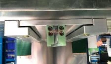 Befestigen Sie die Stollen-/Seitenwandform auf der oberen Platte der Hochfrequenzmaschine
