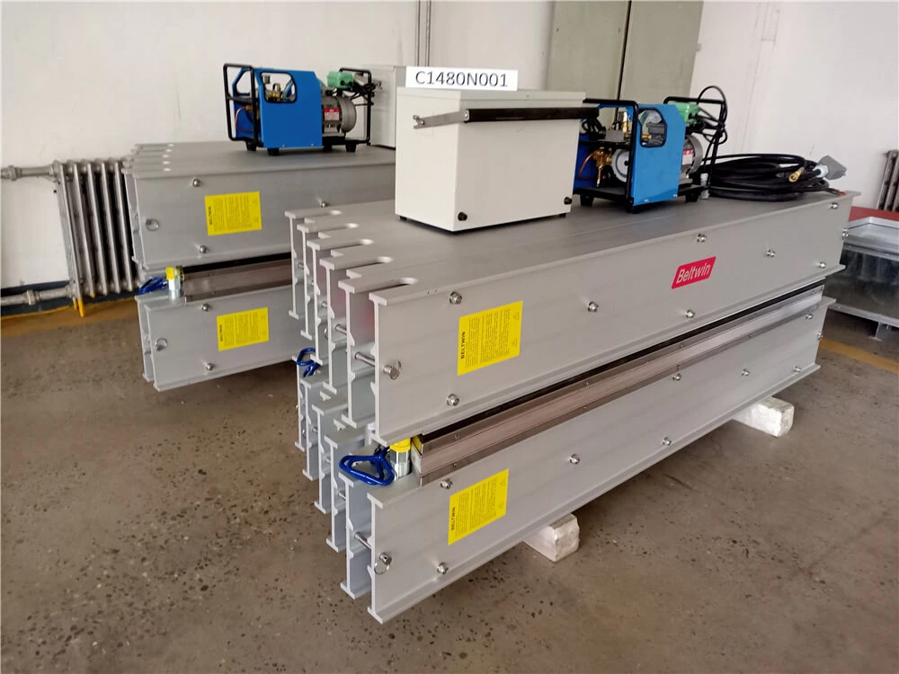 Lieferung Zwei Sätze Vulkanisator DSLQ-S 870 x 2100 mm in die USA (200 PSI, 22 Grad, kann für 1800 mm Bandbreite verwendet werden)