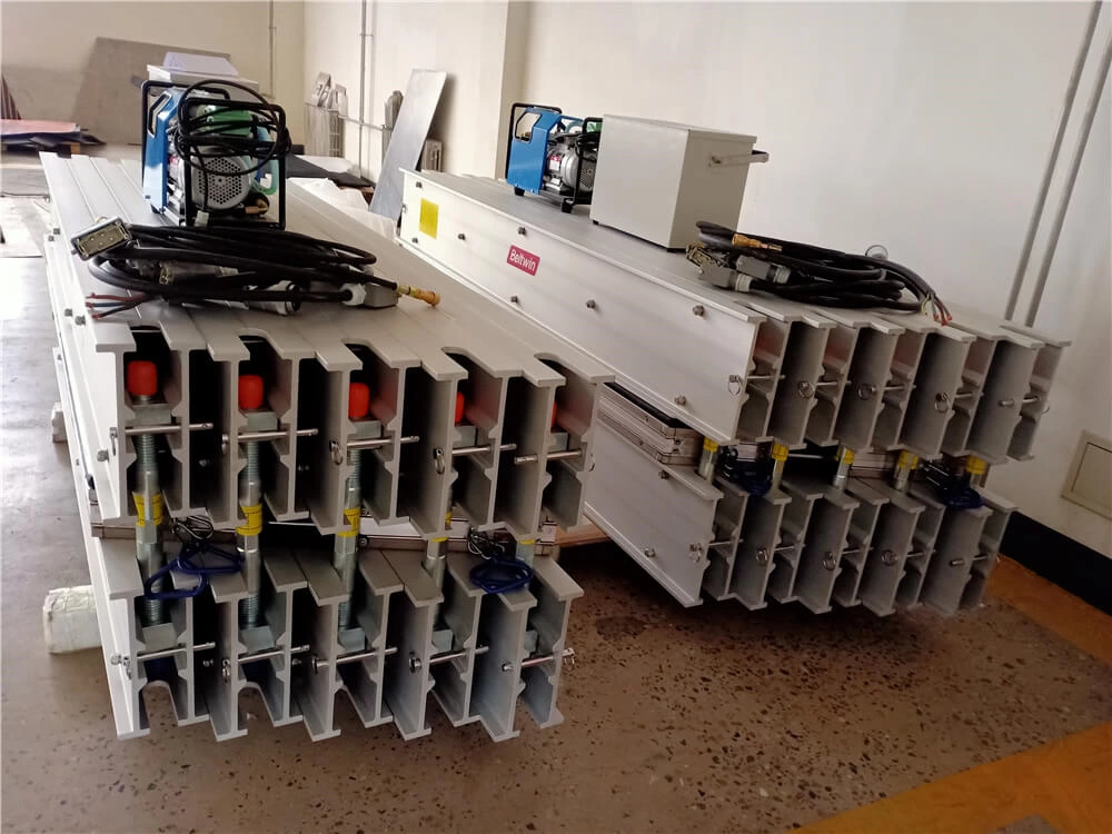 Lieferung Zwei Sätze Vulkanisator DSLQ-S 870 x 2100 mm in die USA (200 PSI, 22 Grad, kann für 1800 mm Bandbreite verwendet werden)