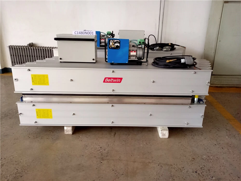 Lieferung Zwei Sätze Vulkanisator DSLQ-S 870 x 2100 mm in die USA (200 PSI, 22 Grad, kann für 1800 mm Bandbreite verwendet werden)