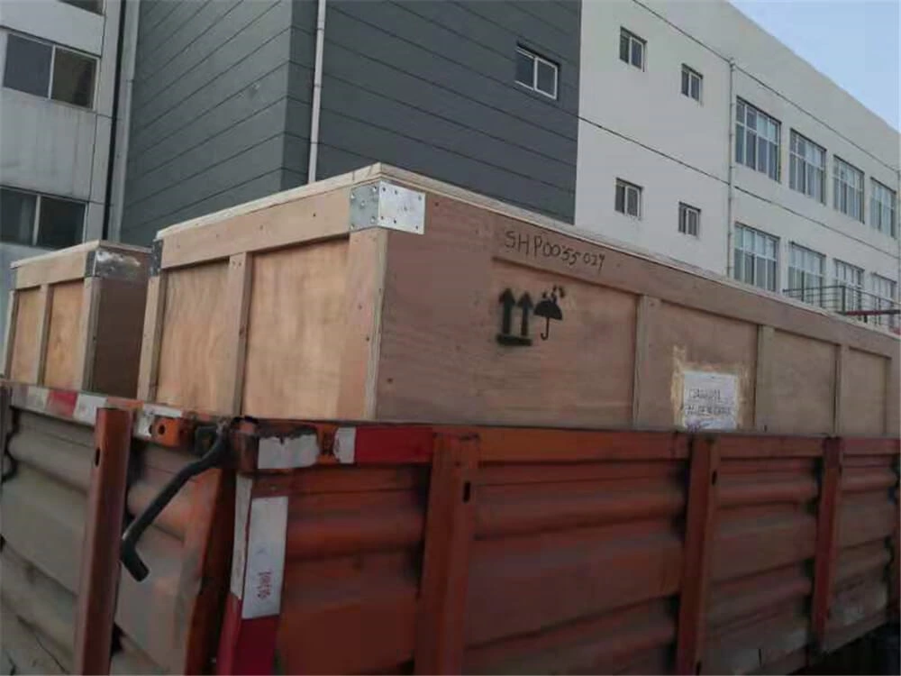 Lieferung Zwei Sätze Vulkanisator DSLQ-S 870 x 2100 mm in die USA (200 PSI, 22 Grad, kann für 1800 mm Bandbreite verwendet werden)