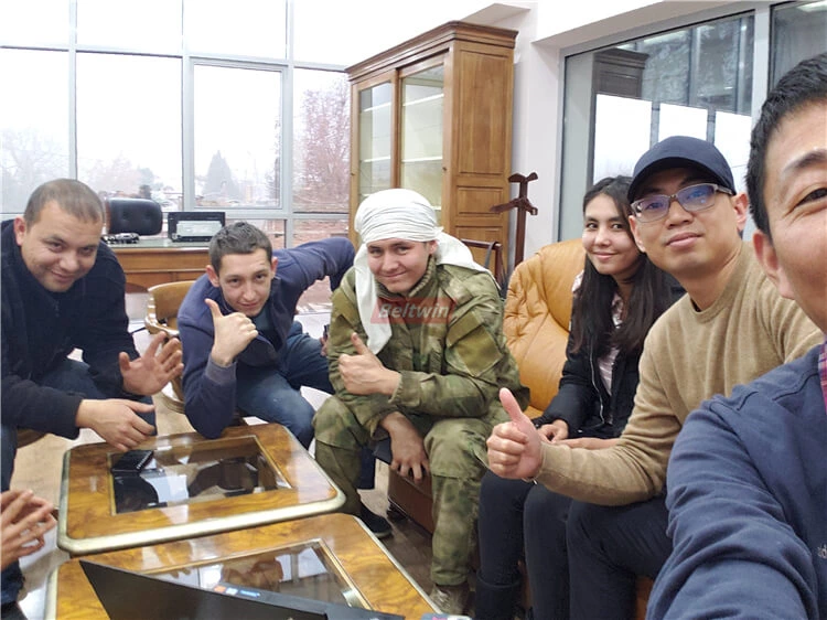 Bieten Sie Ausrüstungsschulungen für usbekische Kunden an