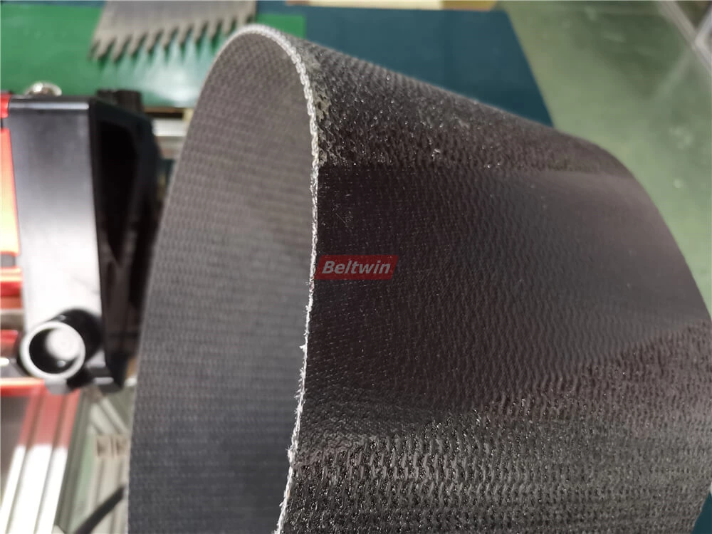 So spleißen Sie PVK-Riemen mit einer Luftkühlpresse und einem automatischen Fingerstanzer-1