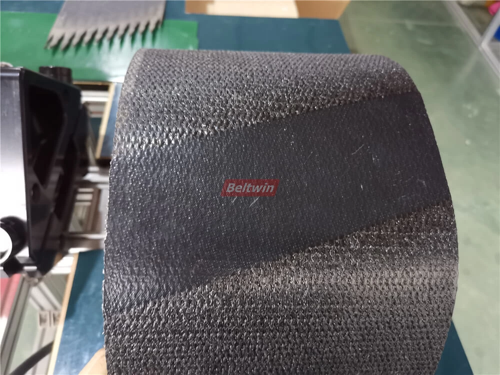 So spleißen Sie PVK-Riemen mit einer Luftkühlpresse und einem automatischen Fingerstanzer-1