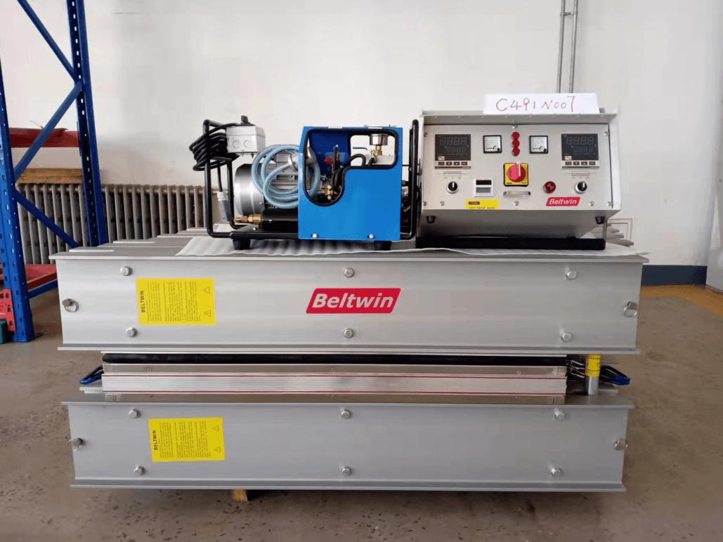 Lieferbild des Vulkanisators 1250mmx1200mm 200PSI