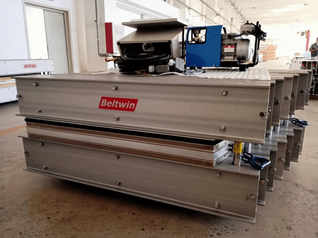 Lieferbild des Vulkanisators 1250mmx1200mm 200PSI