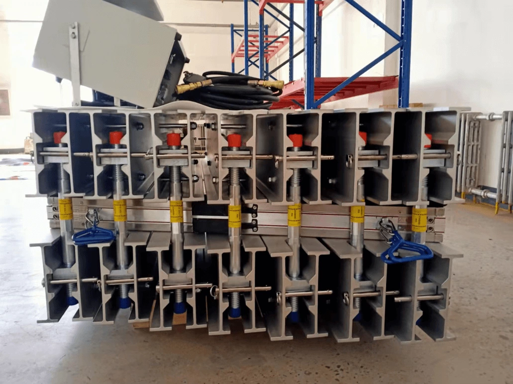 Lieferbild des Vulkanisators 1250mmx1200mm 200PSI