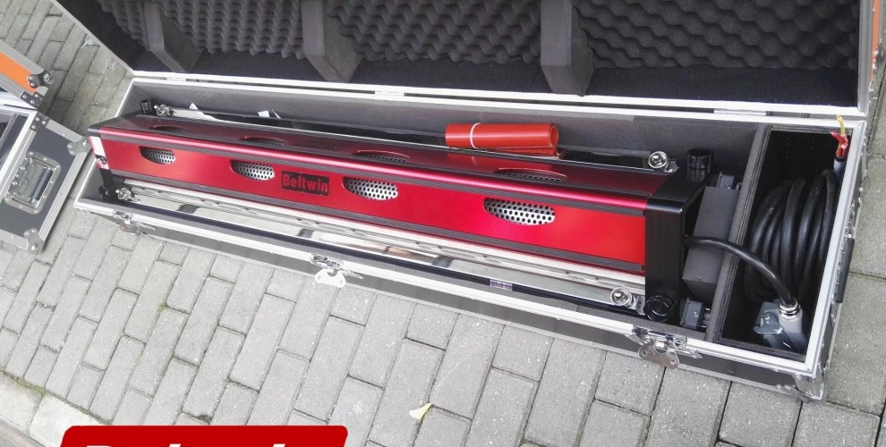 Lieferung einer Luftkühlpresse 1200 und eines pneumatischen Fingerstanzers 1000 nach Venezuela