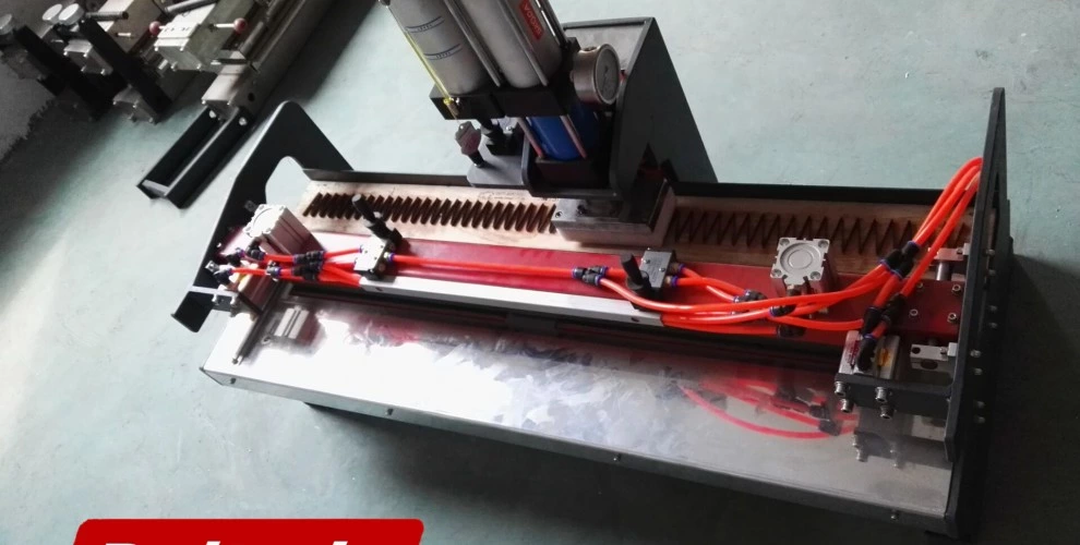 Lieferung einer Luftkühlpresse 1200 und eines pneumatischen Fingerstanzers 1000 nach Venezuela