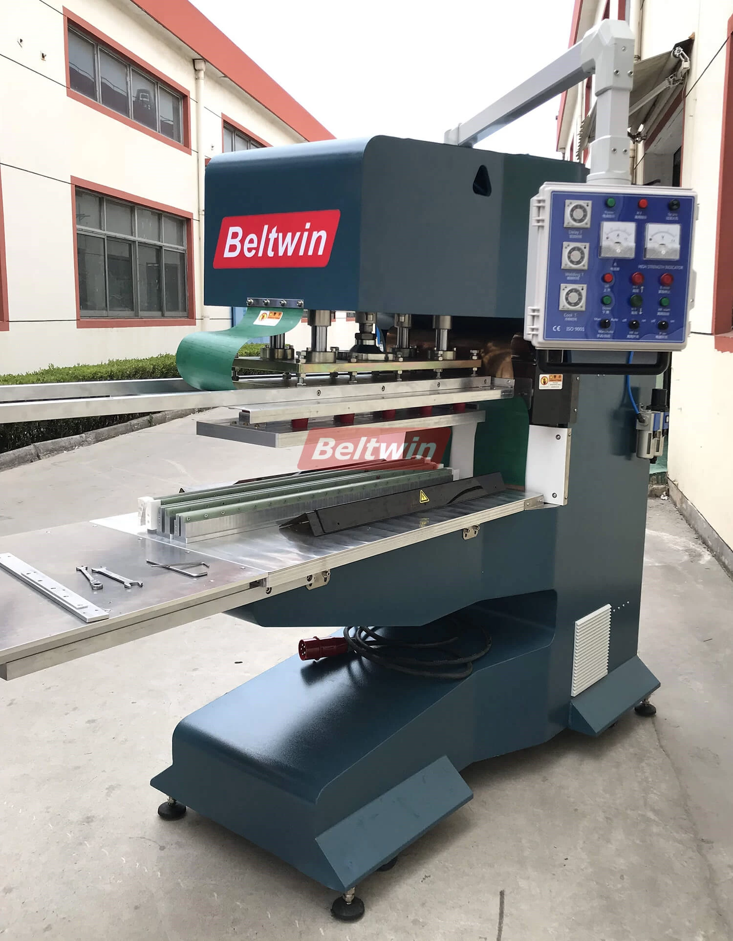 Beltwin PVC/PU Bandmaschinen Lieferung nach Großbritannien.