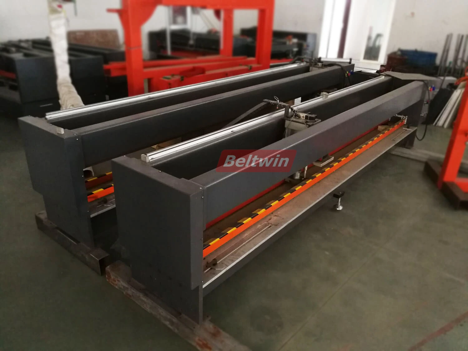 Beltwin PVC/PU Bandmaschinen Lieferung nach Großbritannien.