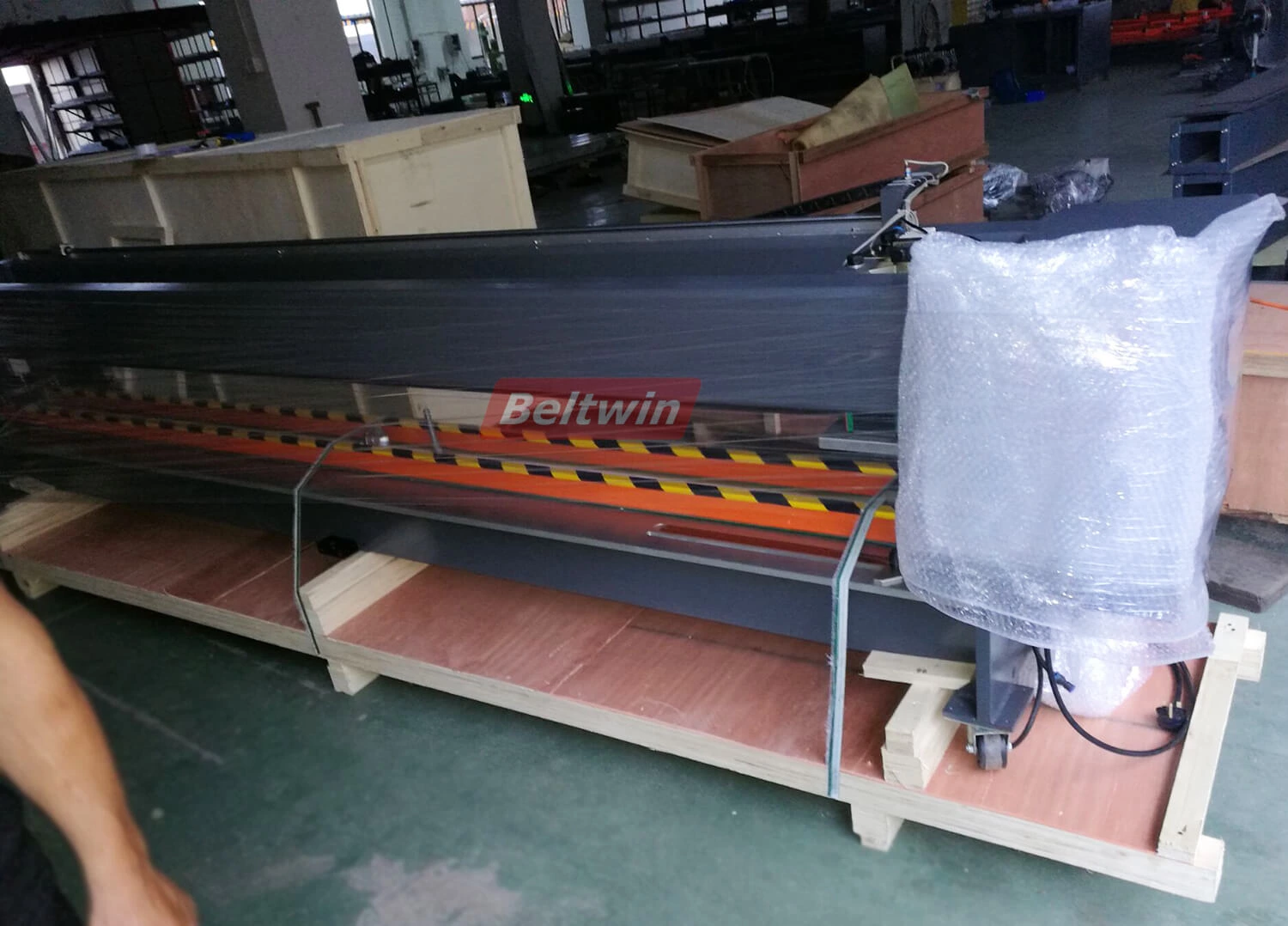Beltwin PVC/PU Bandmaschinen Lieferung nach Großbritannien.