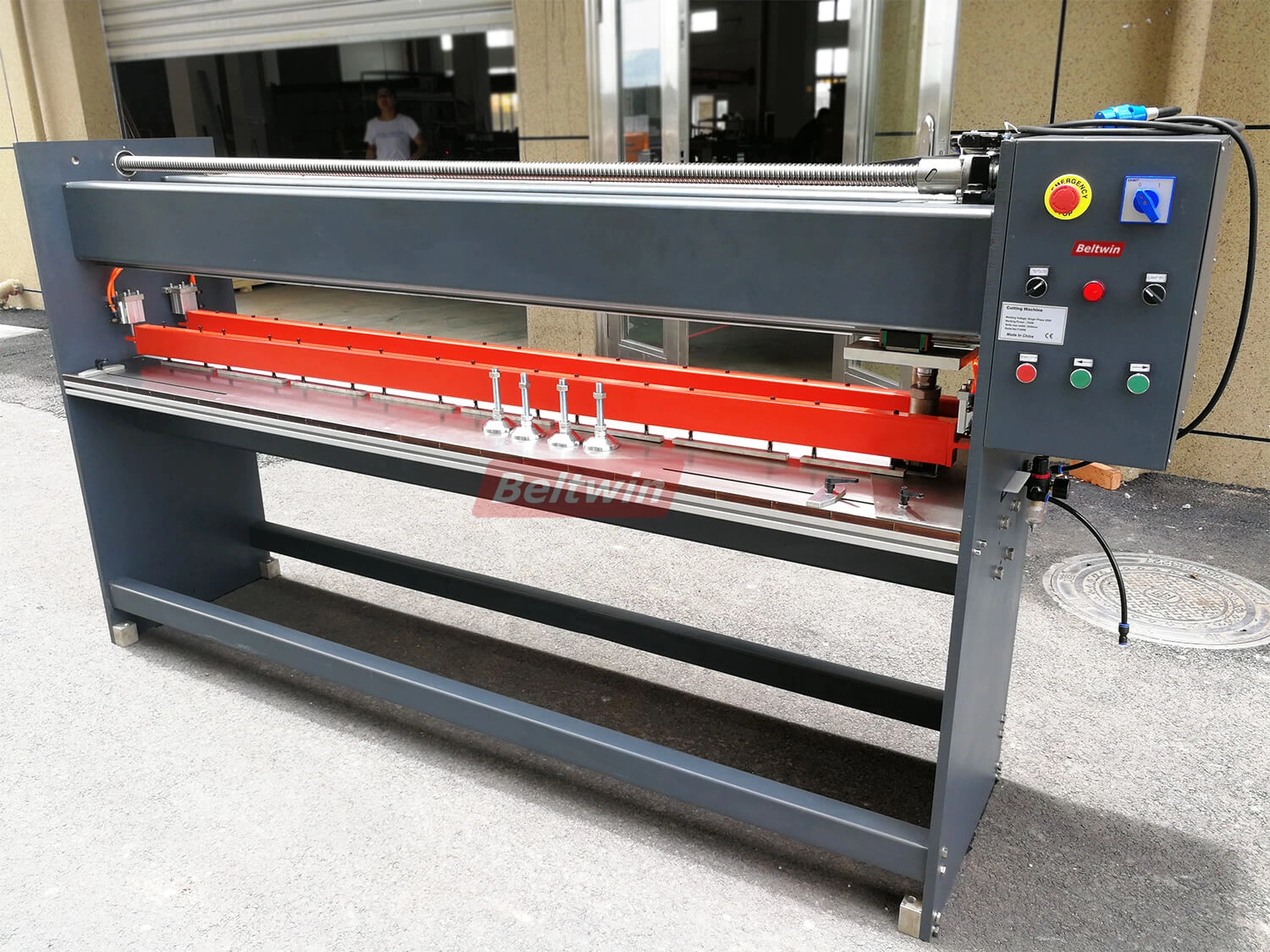 Beltwin 2000 mm automatische Fingerstanzmaschine mit Ständer