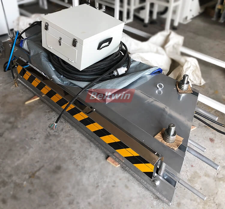 Beltwin 2-teiliger Vulkanisator in Rahmenausführung für 1200-mm-Bandlieferung.