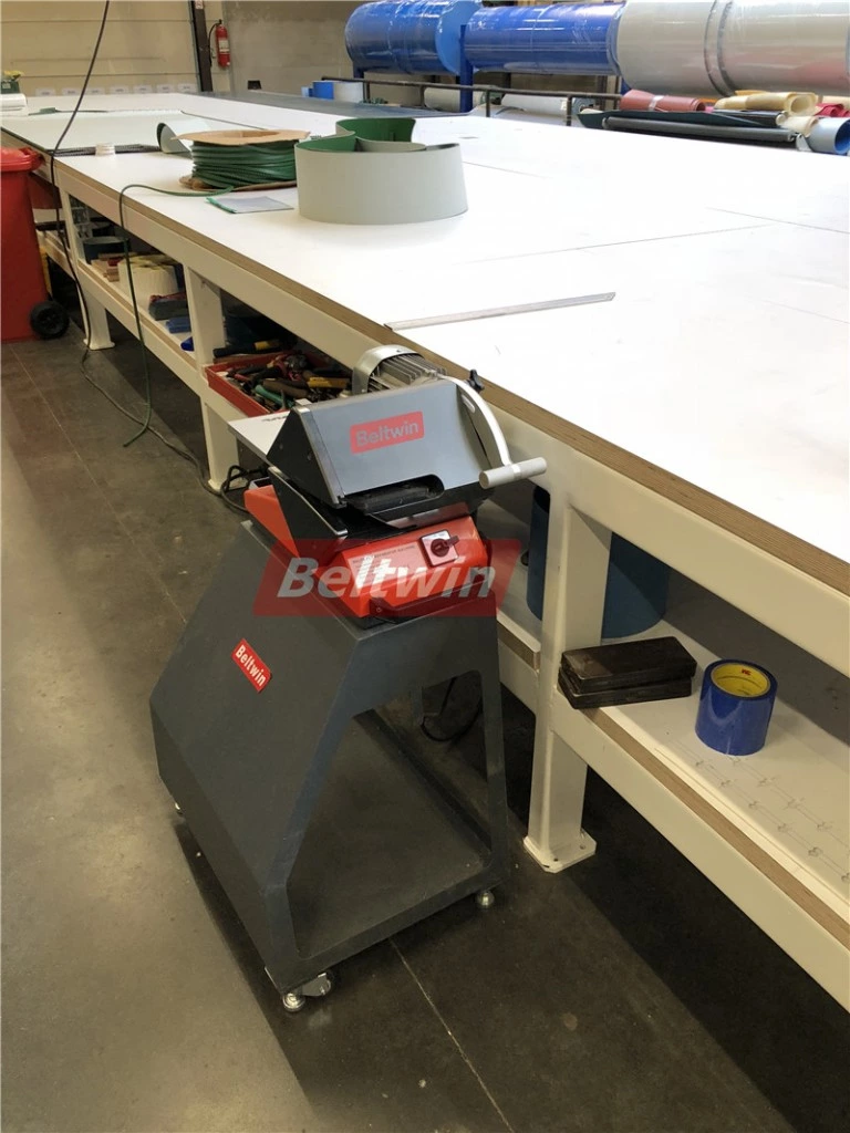 Einsatz eines Beltwin Ply Separators in einer belgischen Kundenwerkstatt