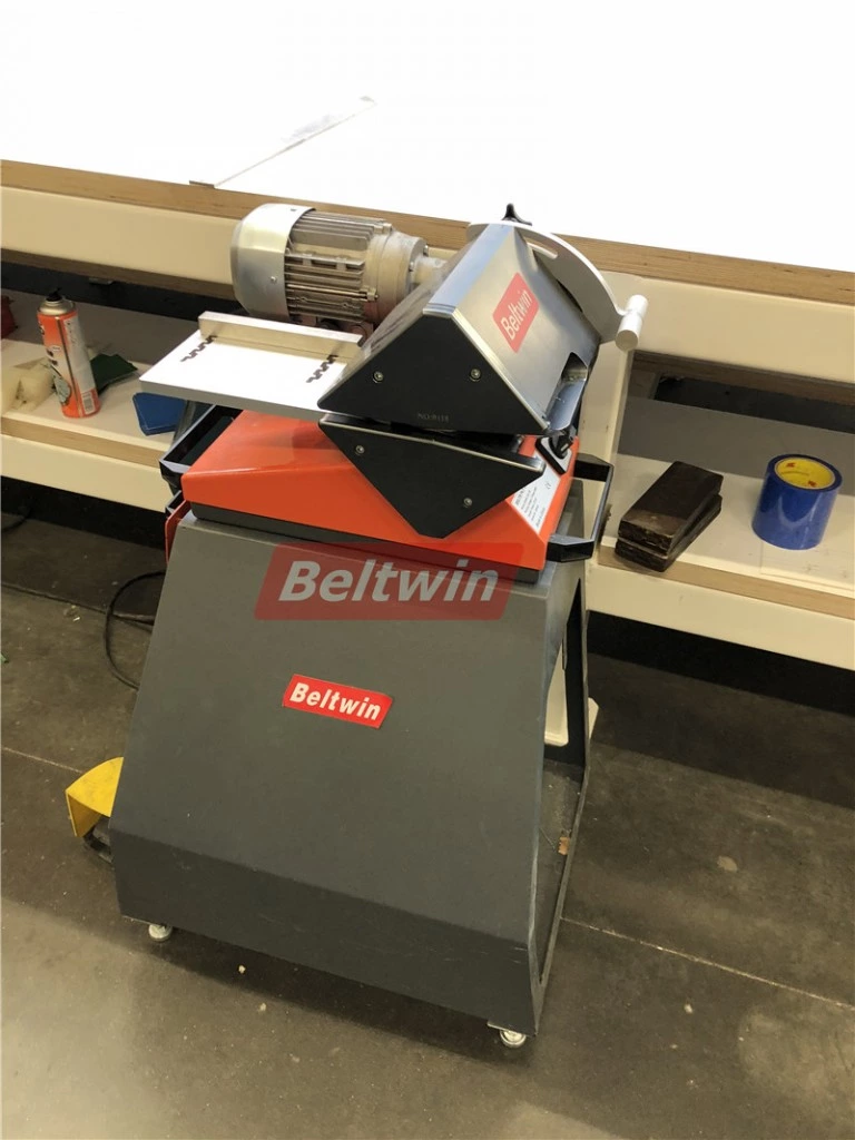 Einsatz eines Beltwin Ply Separators in einer belgischen Kundenwerkstatt