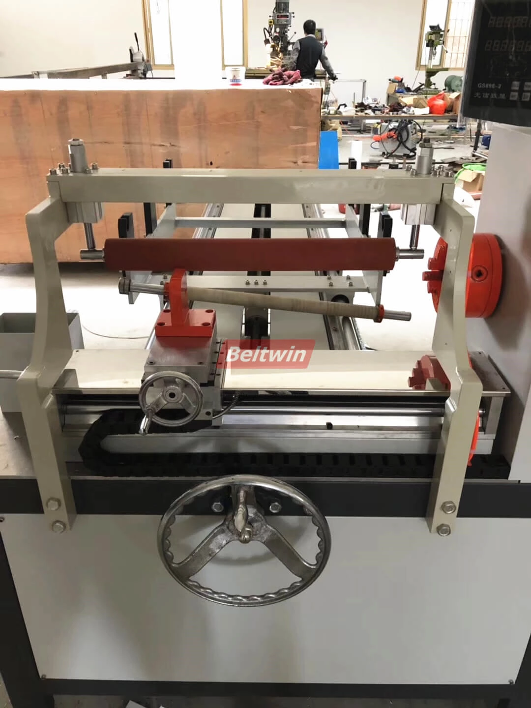 Beltwin Zahnriemen-Schneidemaschine Schneiden Sie einen 0,13 mm dicken Riemen auf einen 2 mm breiten Riemen