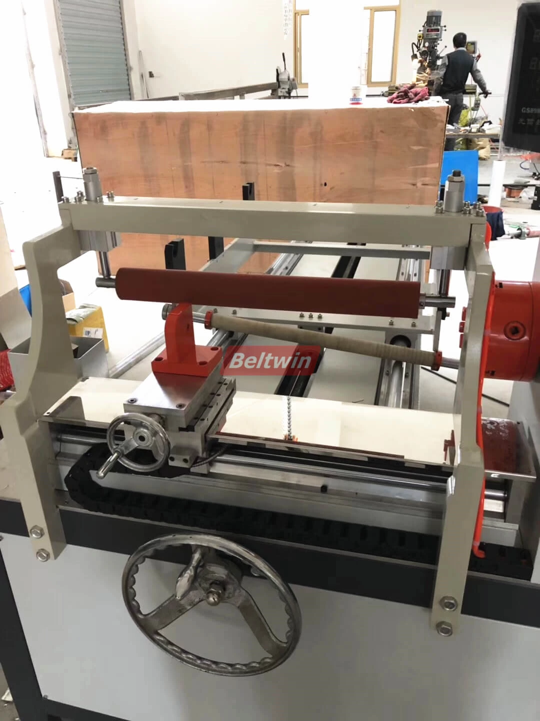 Beltwin Zahnriemen-Schneidemaschine Schneiden Sie einen 0,13 mm dicken Riemen auf einen 2 mm breiten Riemen