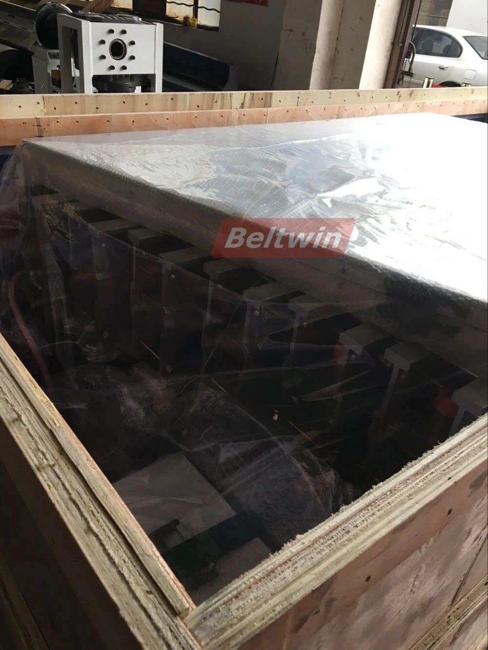 Lieferung eines hydraulischen Vulkanisators vom Typ Beltwin in den Iran!