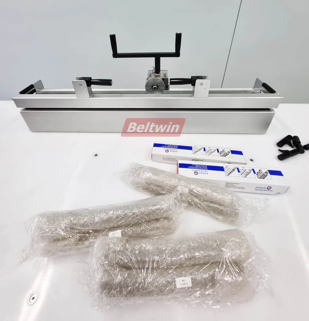 Mechanischer Schnürverschluss für Förderbänder der LGK-Serie in Kreuzform