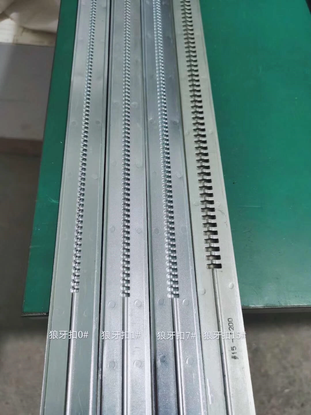 Mechanischer Schnürverschluss für Förderbänder der LGK-Serie in Kreuzform