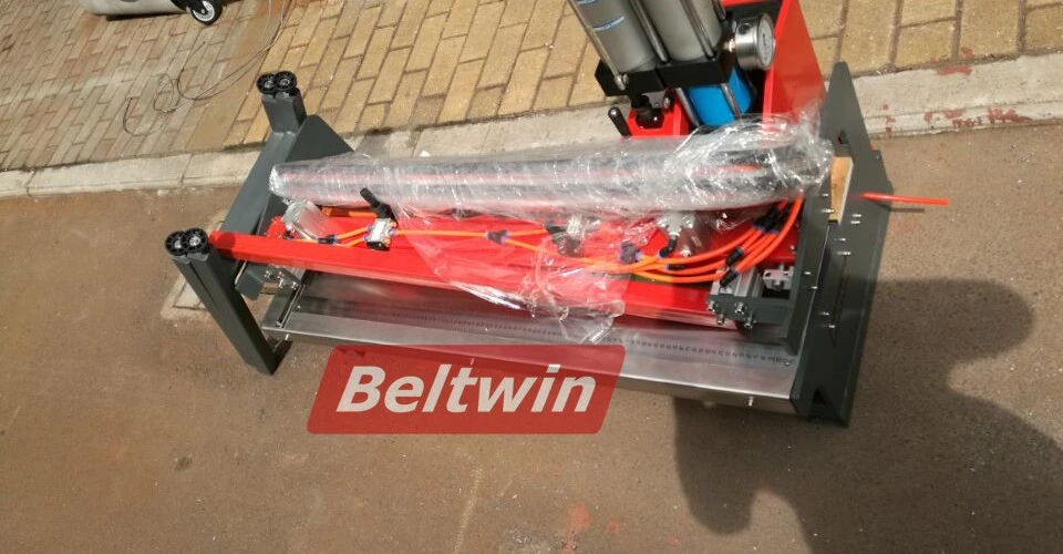 Pneumatischer Fingerstanzer 1600 mm und Wasserkühlungspresse 600 liefern nach Pakistan