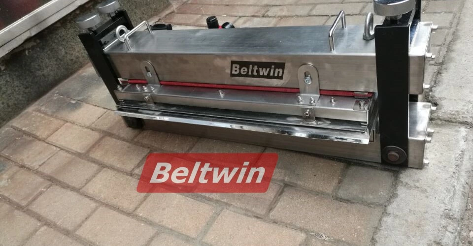 Pneumatischer Fingerstanzer 1600 mm und Wasserkühlungspresse 600 liefern nach Pakistan