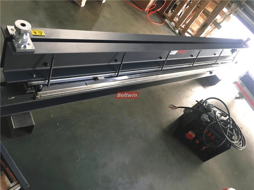 2600-mm-Wasserkühlungspresse (einschließlich europäischer Steuerbox) Lieferung nach Estland