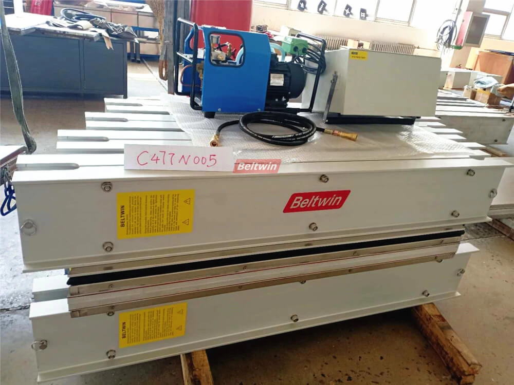 Sektionalvulkanisierer für 1200 mm breites Band, Lieferung nach Argentinien