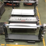 Conveyor Belt Slitter mit Wickler & Rewinder und Arbeitstisch (Europäische Version)