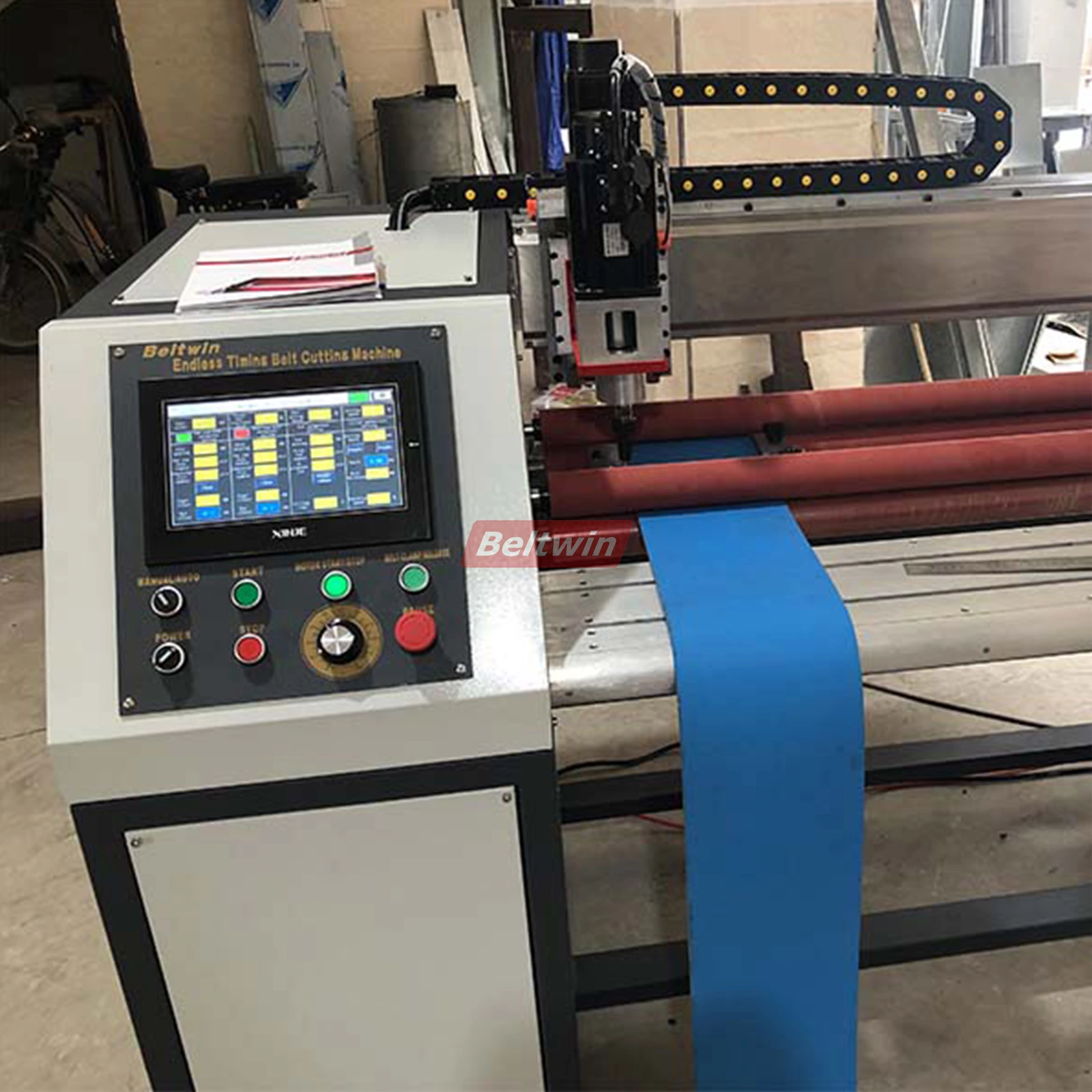 Bohren von Löchern für EP-Gummi-Förderband-Perforationsmaschinen