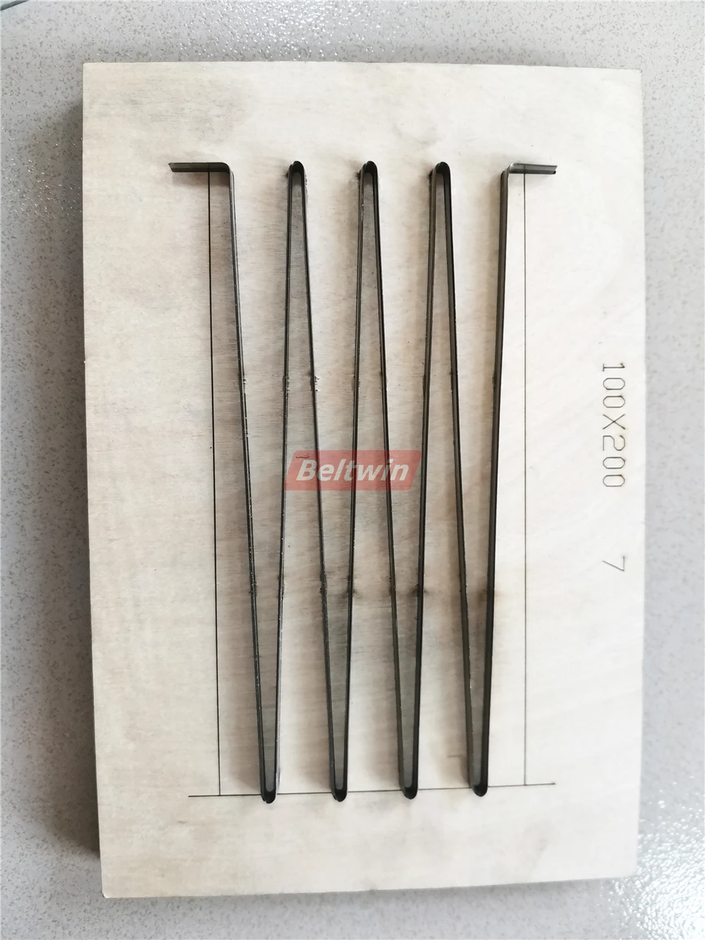 Zahnriemen-Finger-Stanzmaschine